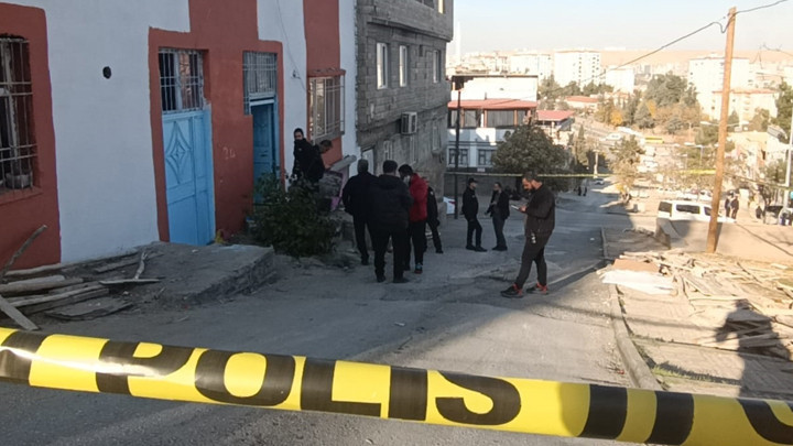 Gaziantep'te vahşet! Eski eşini &ccedil;ocuklarının yanında bı&ccedil;aklayarak &ouml;ld&uuml;rd&uuml;