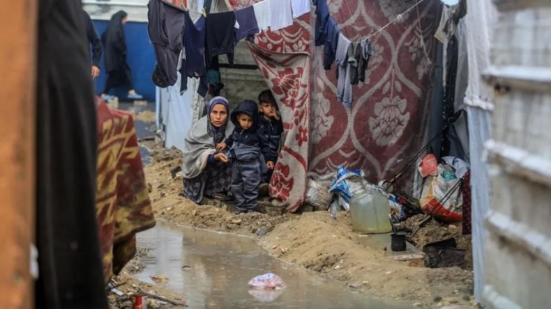 Gazze Su Baskınları ile Karşı Karşıya: Y&uuml;zlerce &Ccedil;adır Su İ&ccedil;inde Kaldı