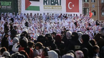 Gazze'de 203 Gen&ccedil; Toplu Nikahla Hayatlarını Birleştirdi