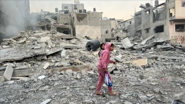 Gazze'de yerinden edilmiş 250 bin aile, yıpranmış &ccedil;adırlarda soğuk ve sel felaketiyle karşı karşıya