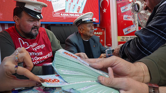 Geçen yıl dev ikramiyenin çıktığı ilçede büyük heyecan: Yüzde 30 arttı! En çok alınan bileti açıkladılar: 'Talih kuşu uçmaya başladı'