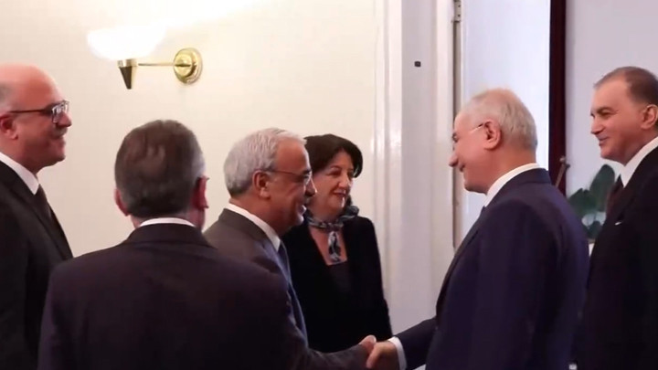 Gelişmeler Devam Ediyor: DEM Parti Heyeti, AK Parti'ye Ziyaret Ger&ccedil;ekleştiriyor