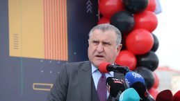 Gen&ccedil;lik ve Spor Bakanı Osman Aşkın Bak, Yozgat Stadyumu'nun A&ccedil;ılışını Ger&ccedil;ekleştirdi