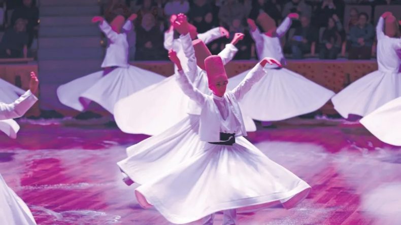 Gönüller Mevlana’da huzur buluyor