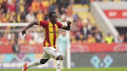 G&ouml;ztepe'nin Dennis'i Sevilla'nın Radarında! İstenen Bonservis Miktarı Belli Oldu