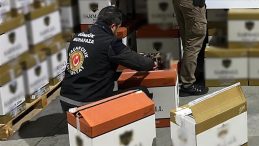 G&uuml;mr&uuml;klerde 1 Milyar TL Değerinde Uyuşturucu Ele Ge&ccedil;irildi