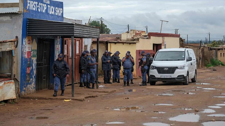 G&uuml;ney Afrika'da Eğlence Mekanına Saldırı: 9 Kişi Hayatını Kaybetti