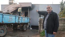 Hafta Sonu Gezisine &Ccedil;ıkan Aile, Komşulardan Gelen Telefonla Şok Oldu