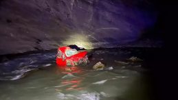 Hakkari'de Hafif Ticari Ara&ccedil; Zap Suyu'na D&uuml;şt&uuml;