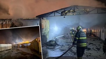 Hatay'da &Ouml;ğrencilerin Eğitim G&ouml;rd&uuml;ğ&uuml; 6 Konteyner Alevlere Kapıldı