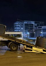 Hatay'da Tır Dorsesi Yoldayken İkiye Ayrıldı