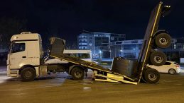 Hatay'da Tır Dorsesi Yoldayken İkiye Ayrıldı