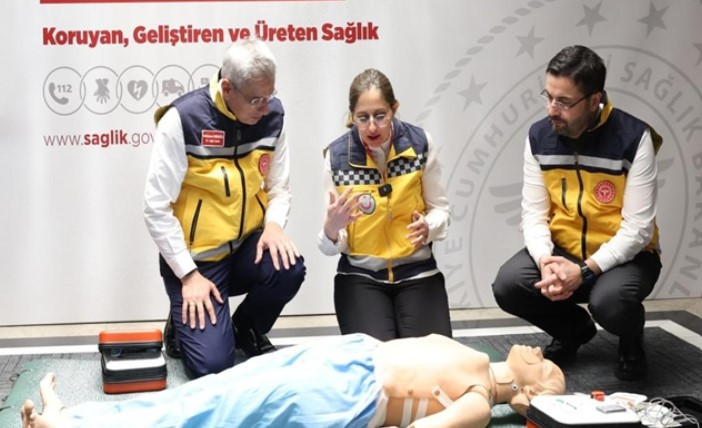 Havaalanları ve AVM'lere Kalp Rahatsızlığı Ge&ccedil;irenler i&ccedil;in Otomatik Şok Cihazı Geliyor