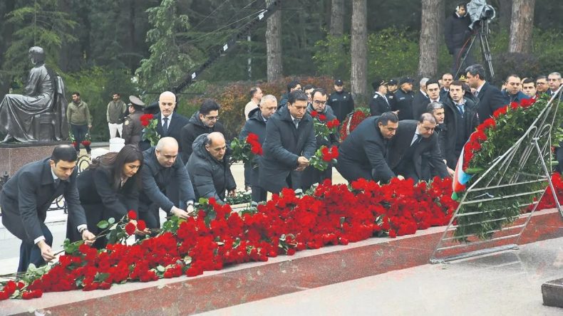 Haydar Aliyev'in Vefatının 22. Yılı Bakü'de Anıldı