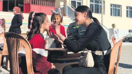 Her Şey Bir Tebess&uuml;m İ&ccedil;in