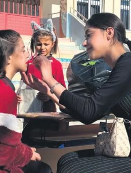 Her Şey Bir Tebess&uuml;m İ&ccedil;in