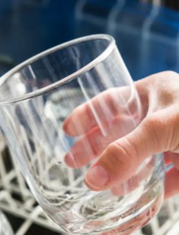 Herkes Yanlış Temizliyor: Bardakları Pürüzsüz Cama Dönüştüren Eşsiz Yöntem