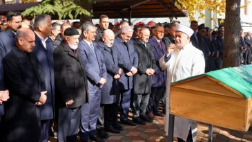 İ&ccedil;işleri Bakan Yardımcısı Mehmet Aktaş'ın Acı G&uuml;n&uuml;: Annesini Son Yolculuğuna Uğurladı