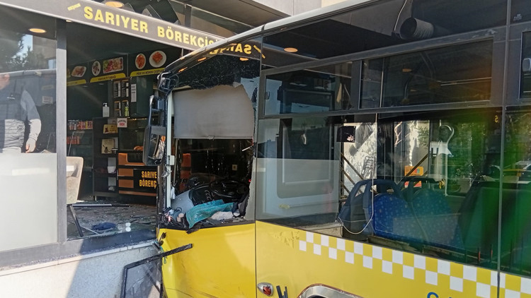 İETT Otob&uuml;s&uuml;, B&ouml;rek&ccedil;iye Girdi: 4 Yaralı