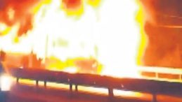 İETT Otobüsü K flames Yandı