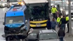 İETT Otobüsü Kazaya Karıştı: 3 Yaralı