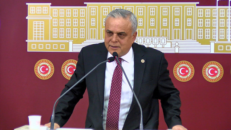 İhra&ccedil; talebi ile Parti Meclisine sevk edilince partisinden istifa etmişti! Milletvekili &Ccedil;akır'dan CHP'ye zehir zemberek s&ouml;zler