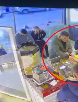 İki &Ccedil;ocuk Annesi Evinde &Ouml;ld&uuml;r&uuml;ld&uuml;! Katilin Kuyumcudaki G&ouml;r&uuml;nt&uuml;leri Ortaya &Ccedil;ıktı