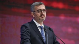 İletişim Başkanı Duran'dan &Ouml;zg&uuml;r &Ouml;zel'e Tepki