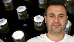 İnternette Bidonlarla Satılıyor: Yılbaşının Yaklaşmasıyla Hareketlilik Arttı! Uzmanı Uyardı: 'Kardeşiniz Bile Yapsa T&uuml;ketmeyin'