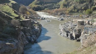 İran&rsquo;da Sel Felaketi: Hayatını Kaybedenler Var