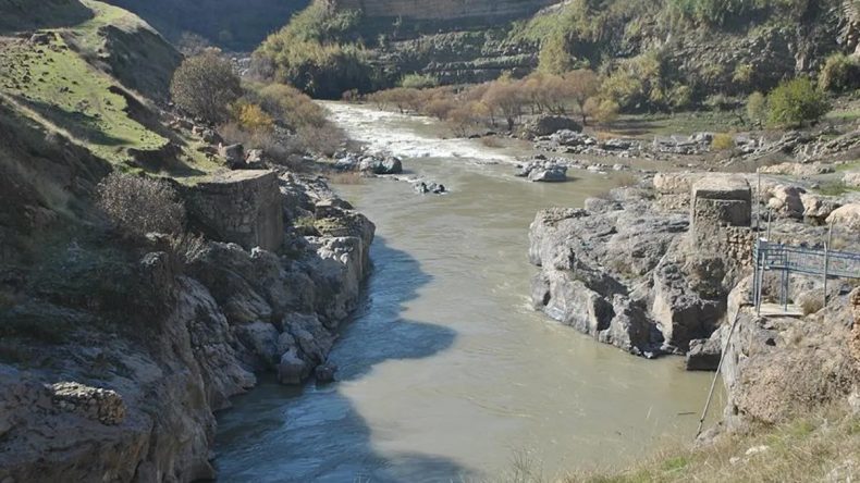 İran&rsquo;da Sel Felaketi: Hayatını Kaybedenler Var