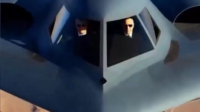 İsrail&rsquo;den İran&rsquo;a videolu mesaj: Trump ve Netanyahu aynı kokpitte