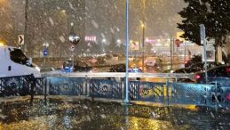 İstanbul Beyaz Gelinliğine B&uuml;r&uuml;nd&uuml;