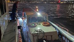 İstanbul Boğazı'nda S&uuml;r&uuml;klenen Teknede 6 Kişi Kurtarıldı