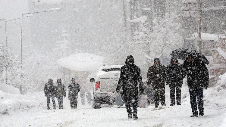 İstanbul Valiliği'nden kar yağışı uyarısı: 8 derece birden d&uuml;şecek