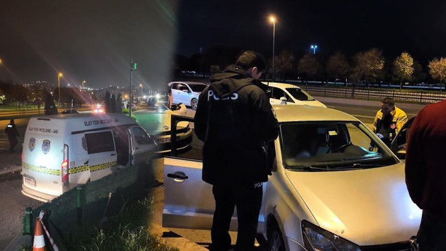 İstanbul'da 100 Metre Arayla İki Ş&uuml;pheli &Ouml;l&uuml;m