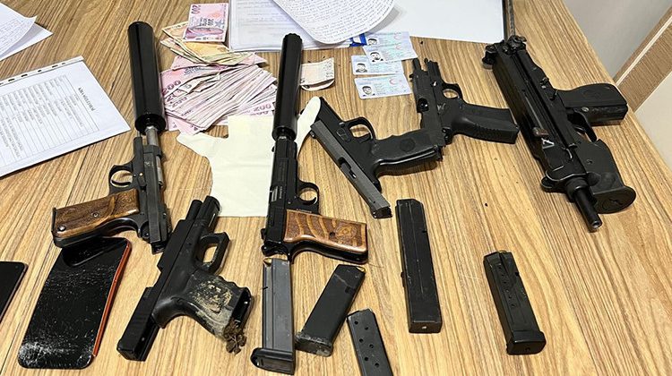 İstanbul'da &Ccedil;irkinler Silahlı Su&ccedil; &Ouml;rg&uuml;t&uuml;yle İlgin&ccedil; Bağlantılar Tutuklama Getirdi