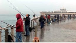 İstanbul'da fırtına nedeniyle vapur seferleri iptal edildi