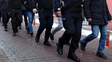 İstanbul'da Su&ccedil; &Ccedil;etelerine Karşı Operasyon: 20 Kişi G&ouml;zaltında