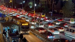 İstanbul'da Trafik Adım Adım! Yoğunluk Y&uuml;zde 85'e Ulaştı