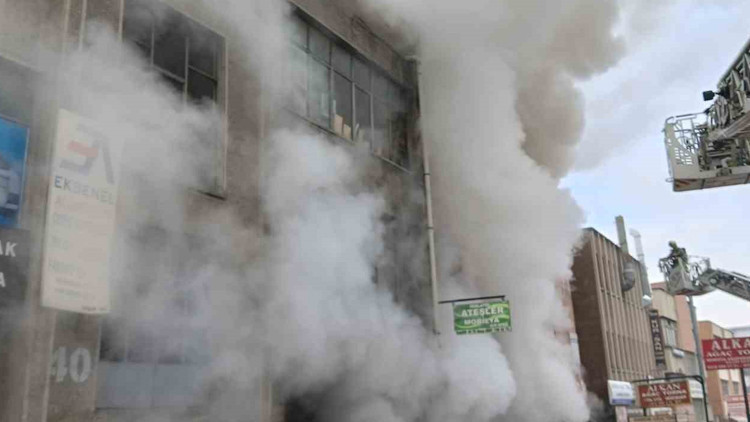 İstanbul'daki İmalathanede Yangın