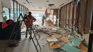 İzinsiz İnşaatlar Yıkıldı: Şişli'deki AVM'deki Ka&ccedil;ak Yapılar Ortadan Kaldırıldı