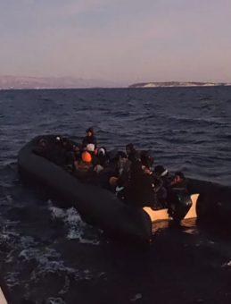 İzmir'de 79 Düzensiz Göçmen Yakalandı