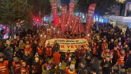 İzmir'de İş&ccedil;i Grevleri Devam Ediyor