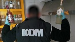 İzmir'de Yılbaşı &Ouml;ncesi Sahte ve Ka&ccedil;ak İ&ccedil;ecek Operasyonu: 3 Kişi Tutuklandı