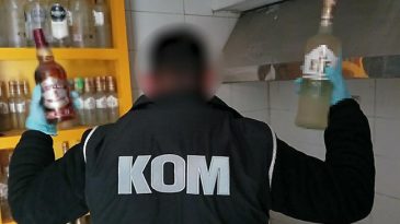 İzmir'de Yılbaşı &Ouml;ncesi Sahte ve Ka&ccedil;ak İ&ccedil;ecek Operasyonu: 3 Kişi Tutuklandı