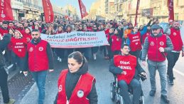 İzmir&rsquo;de İş&ccedil;i Eylemleri S&uuml;reklilik Kazanıyor