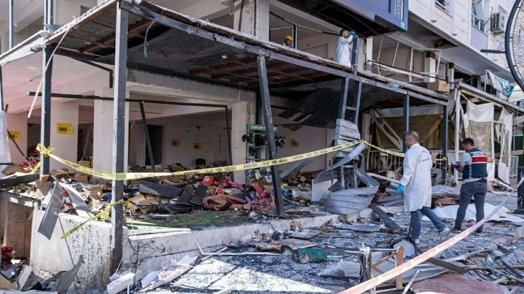 İzmir’de Patlama: 5 Kişi Hayatını Kaybetti, 63 Yaralı