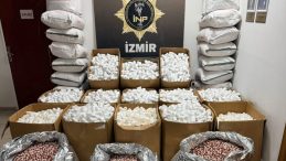 İzmir&rsquo;de Sentetik Hap Yakalama Rekoru! 2 Milyon 309 Bin Sentetik Hap Ele Ge&ccedil;irildi