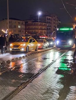 İzmit'te Feci Kaza! Tramvayın Altında Kalan Yaşlı Kadın Hayatını Kaybetti